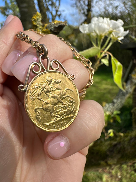 22ct Gold 1902 Full Sovereign with 9ct gold mount