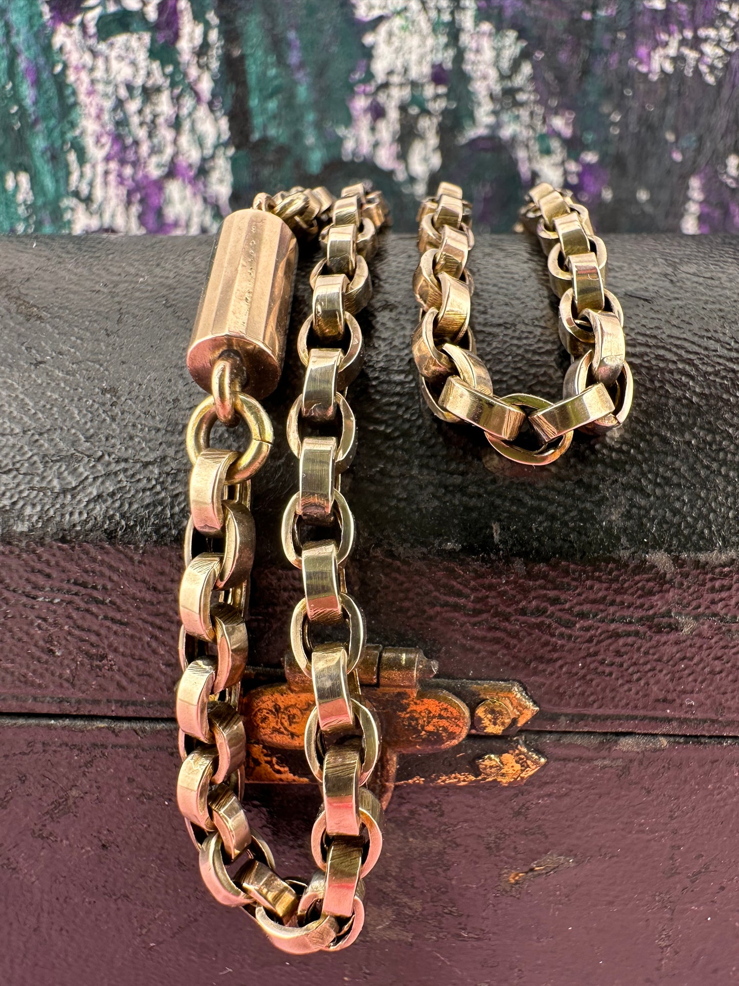 Antique 9ct Gold Flat edged belcher with faceted barrel clasp