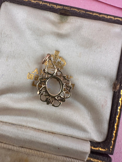 Vintage 9ct Gold Opal pendant