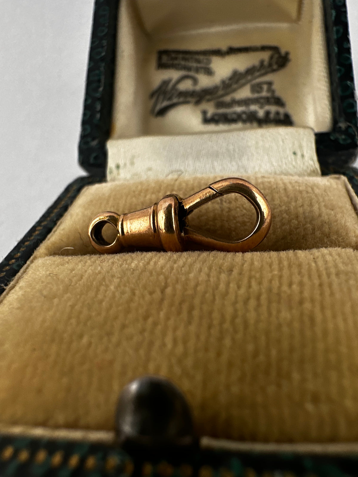 Antique 9ct Peachy gold dog clip