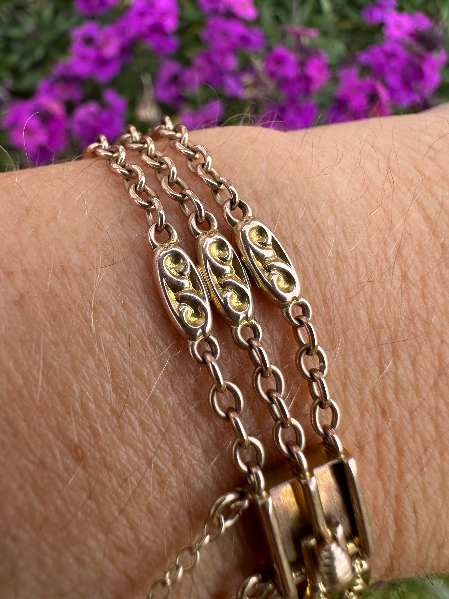 10ct Gold Oval and cable link bracelet
