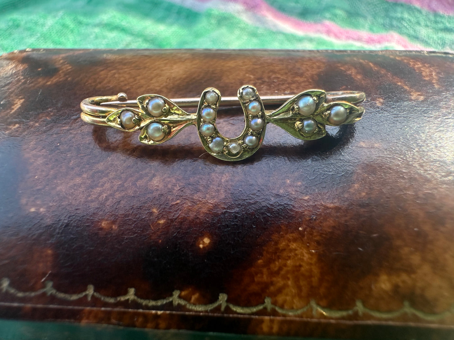 Victorian 15ct Seed Pearl Horseshoe brooch with 9ct gold pin