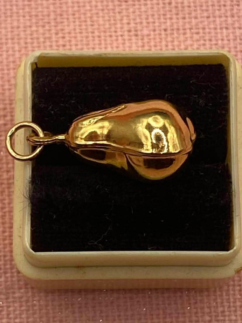 9ct Gold Pear charm
