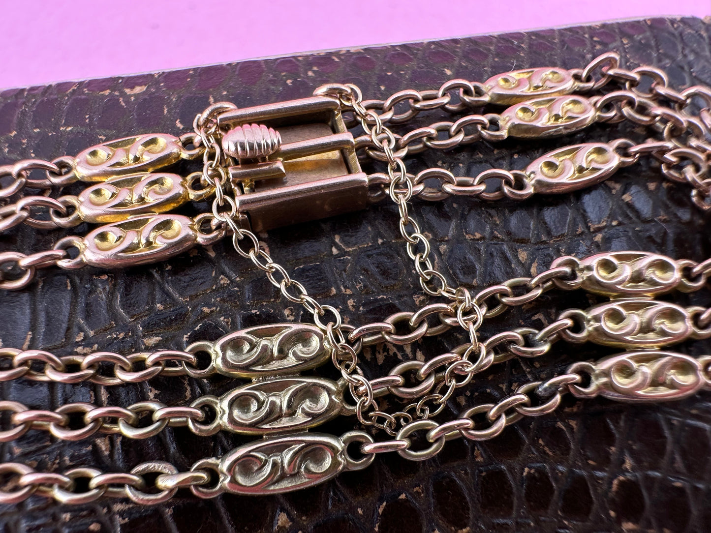 10ct Gold Oval and cable link bracelet