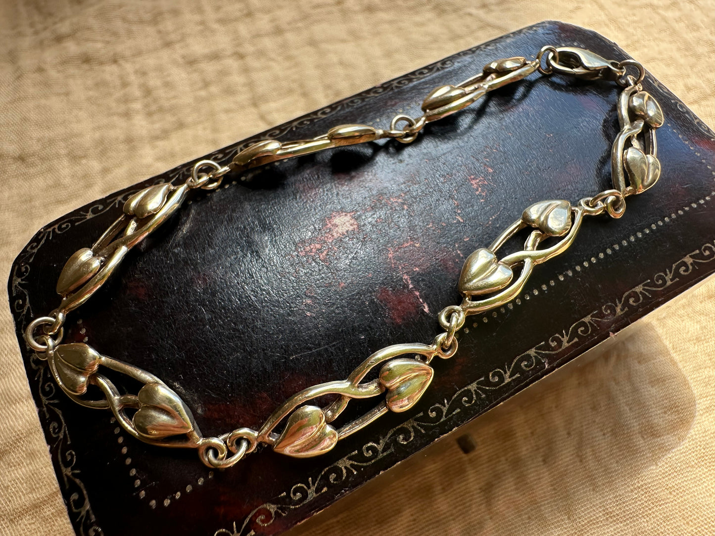 Vintage 9ct Gold Leaf/heart bracelet