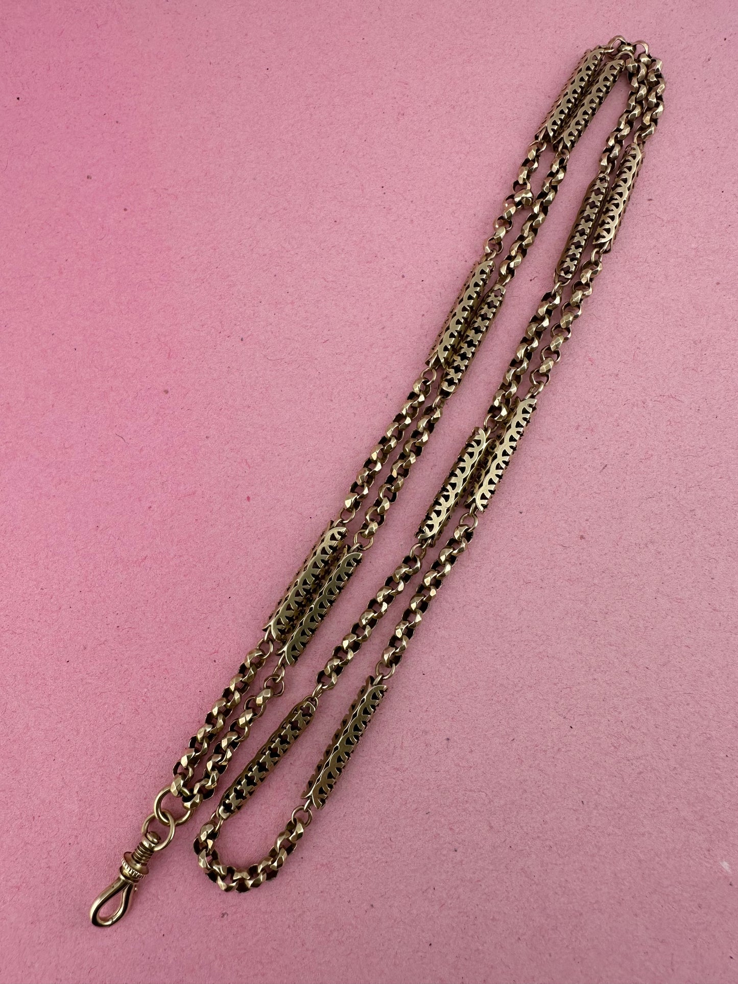 Antique 9ct Gold Fancy Bar and faceted Belcher chain with screw top dogclip