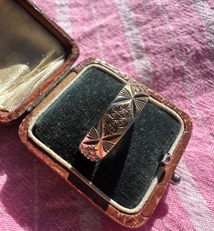 Vintage 9ct Gold Star Patterned band