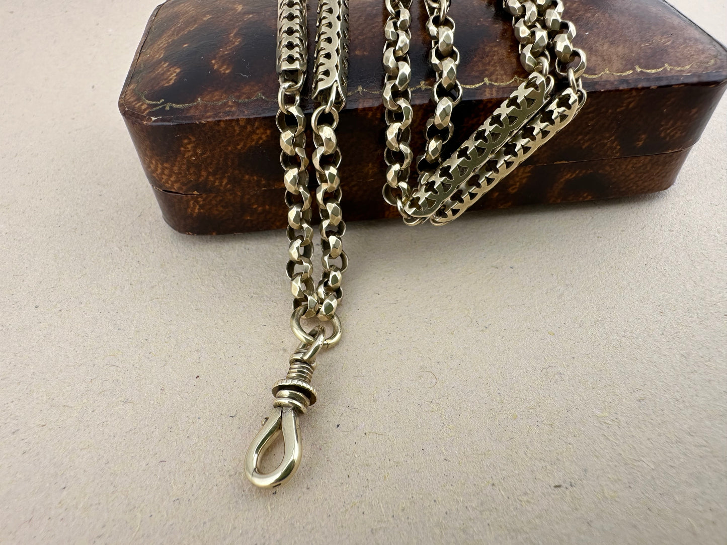 Antique 9ct Gold Fancy Bar and faceted Belcher chain with screw top dogclip