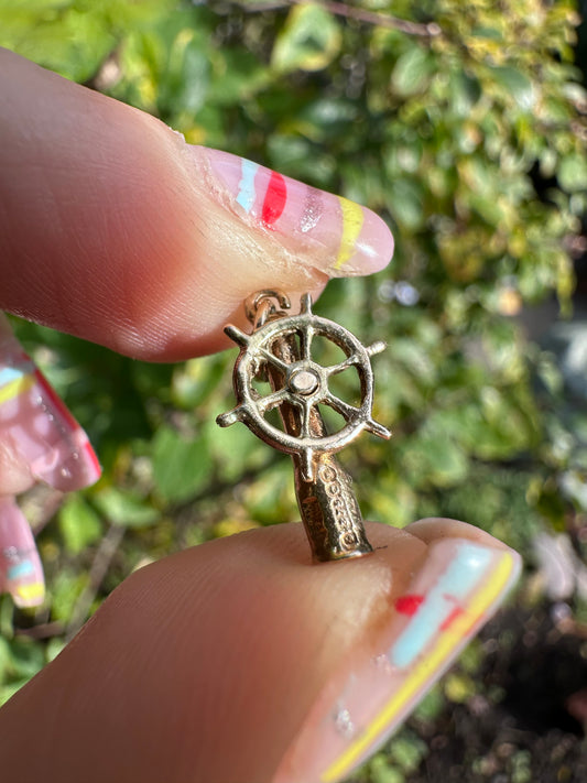 Vintage 9ct Gold Articulated Ships wheel charm