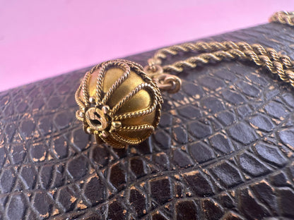 Victorian 15ct Rope bracelet with Etruscan revival orb.
