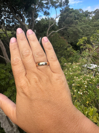 Vintage 14ct gold band with Flush set Diamond