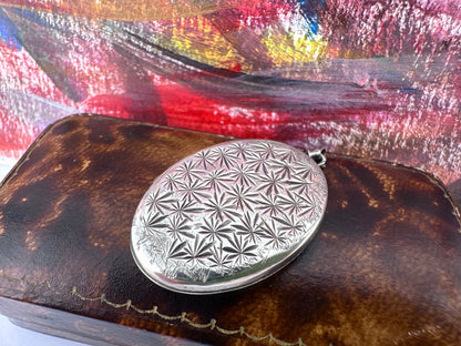 Sterling Silver Star patterned oval locket