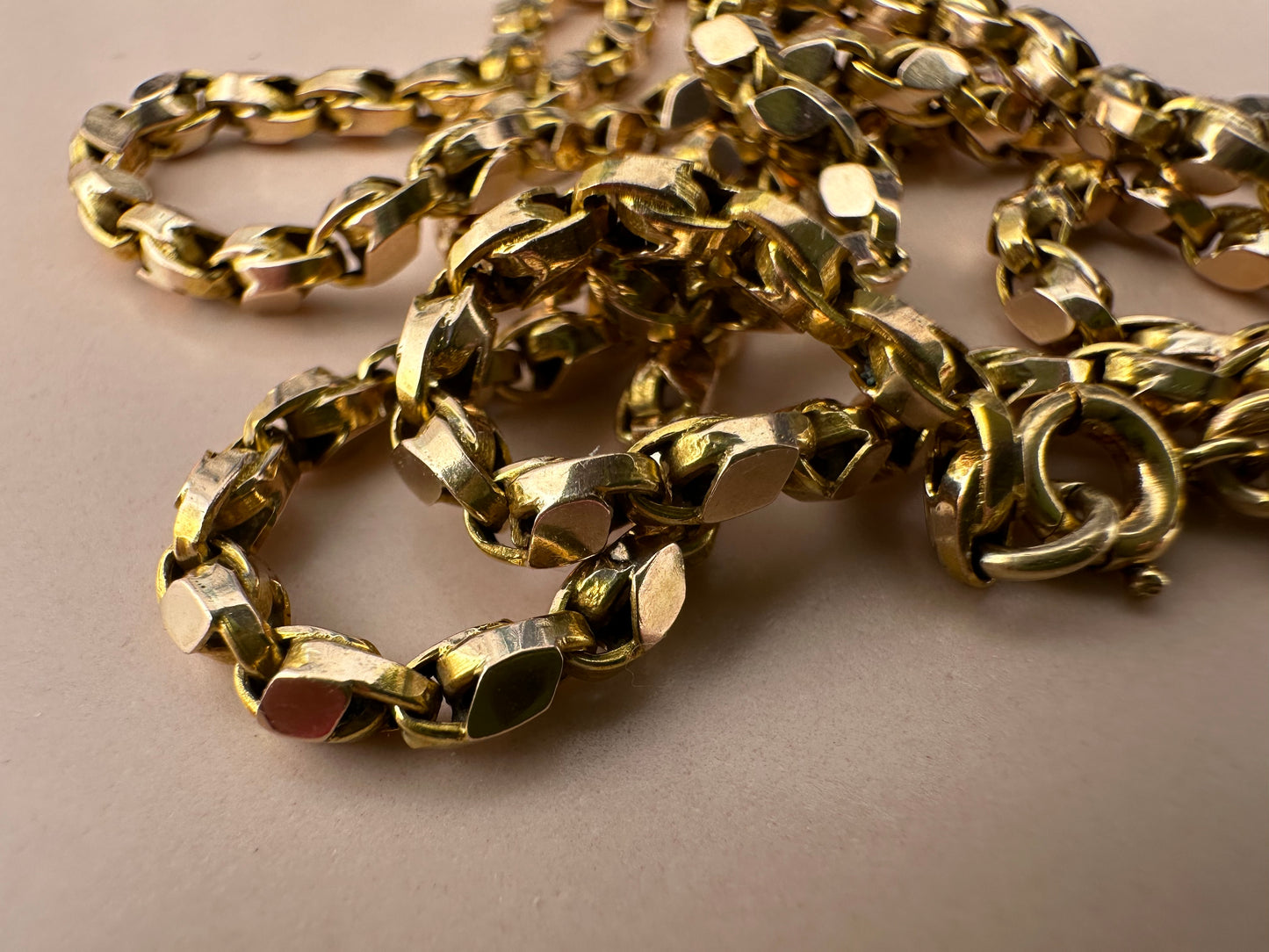 Antique 9ct Yellow gold Flat Faceted tulip chain with bolt clasp