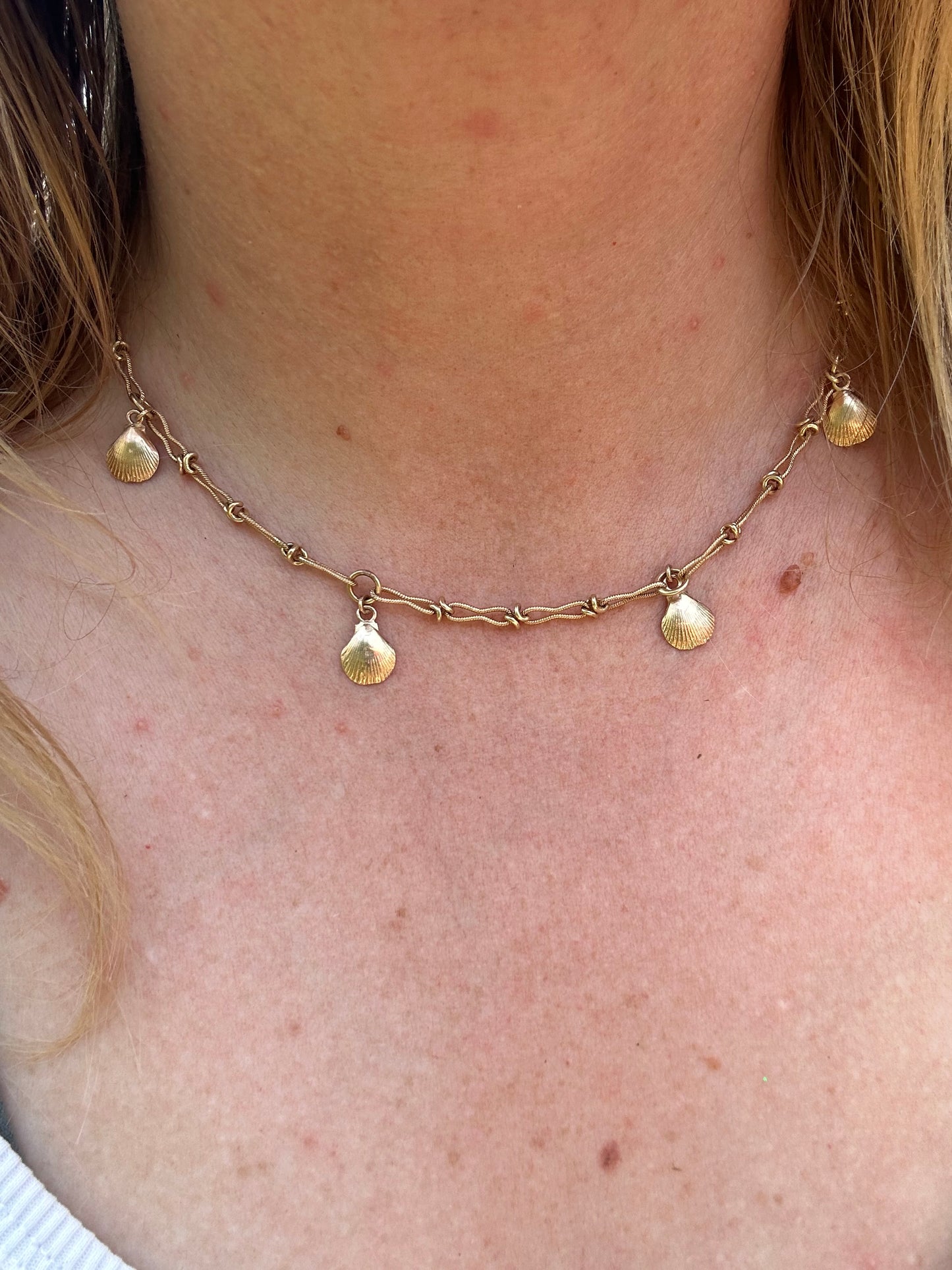 Vintage 9ct Gold Infinity Link chain with 14ct Shells