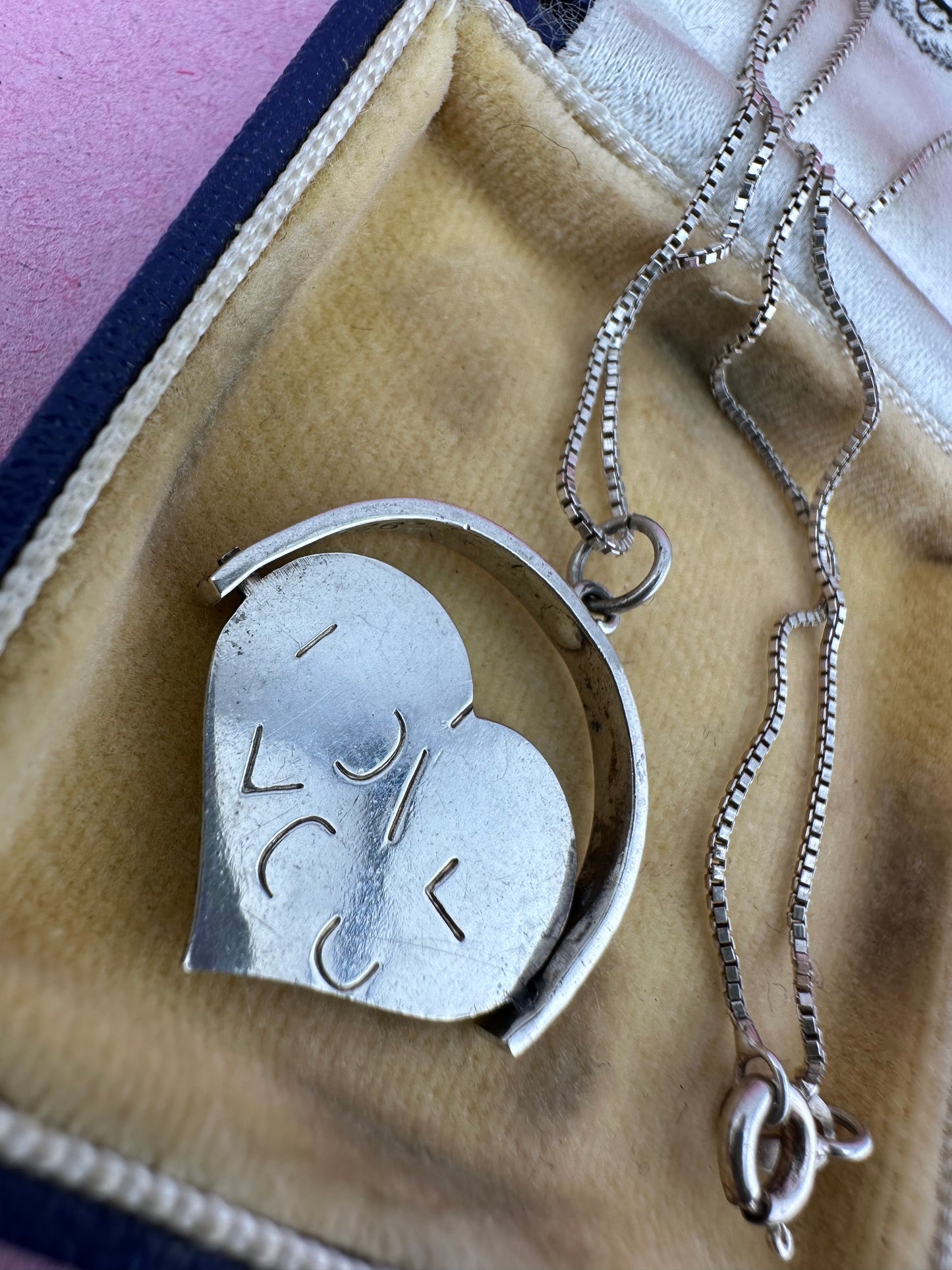 Sterling silver heart shaped ‘I Love you’ spinner