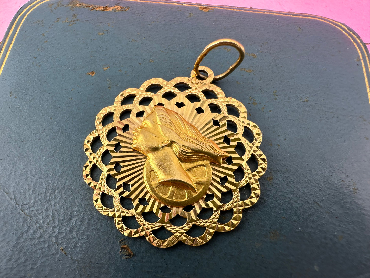 Vintage 18ct Gold Fortuna Pendant