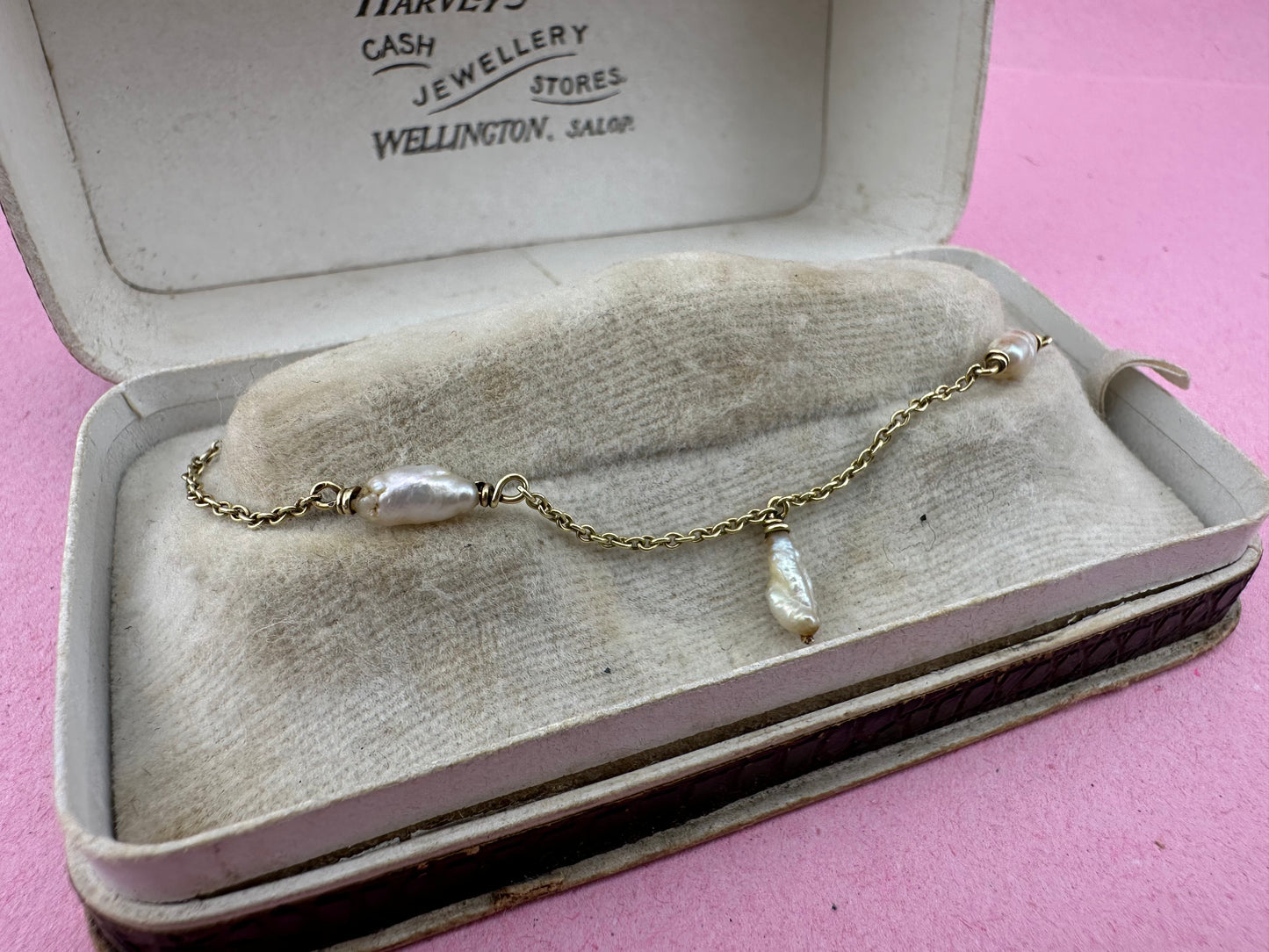 14ct Rice Pearl Bracelet with 9ct bolt clasp