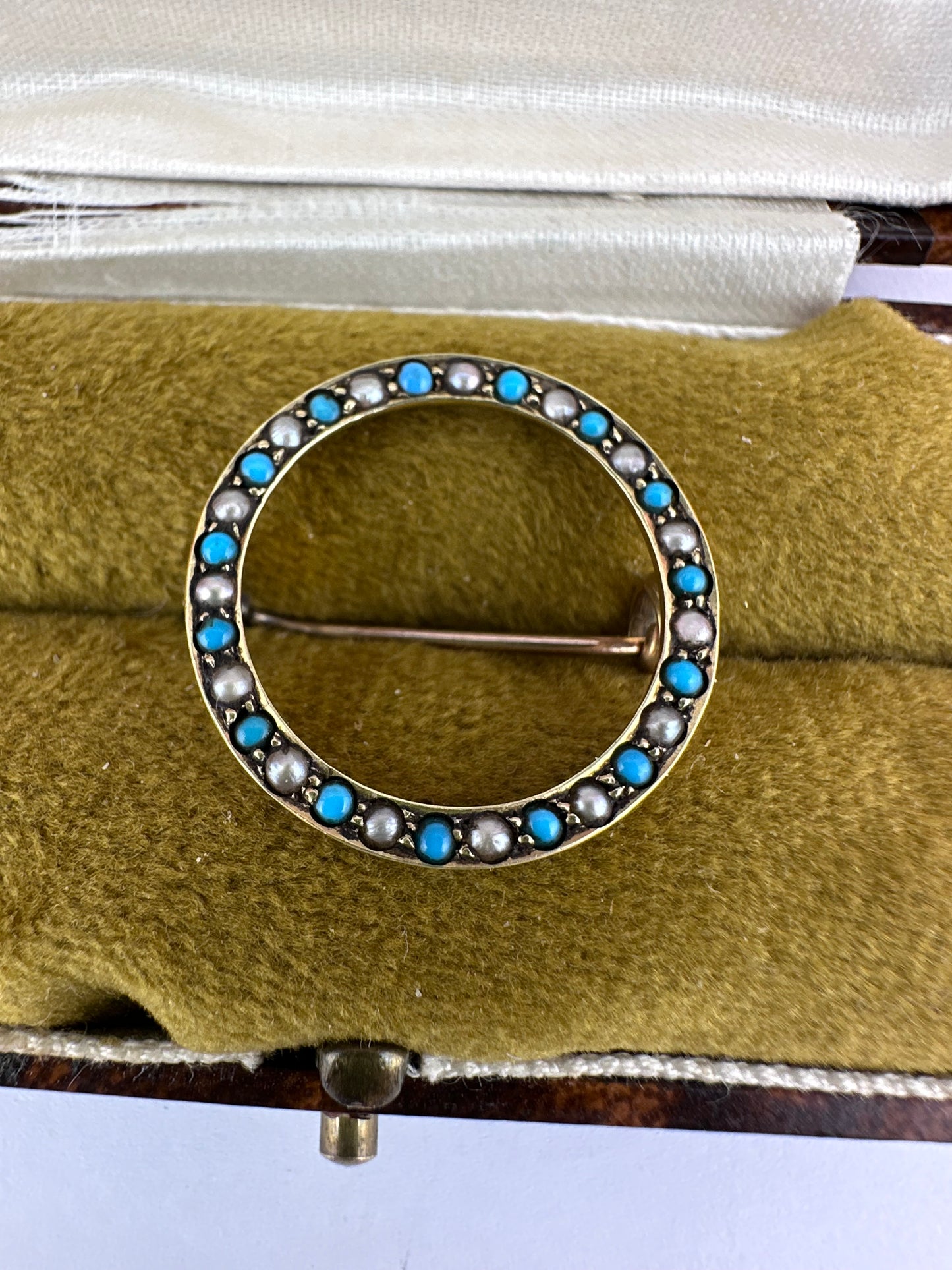 Antique 15ct Gold Turquoise and Pearl circle brooch
