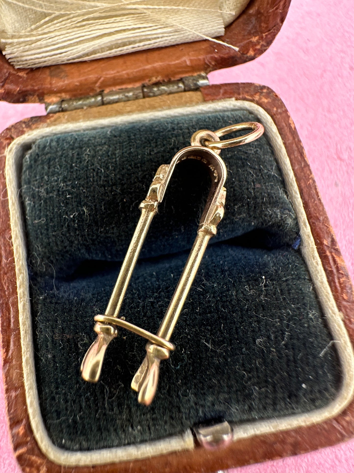Vintage 9ct Gold Tongs charm