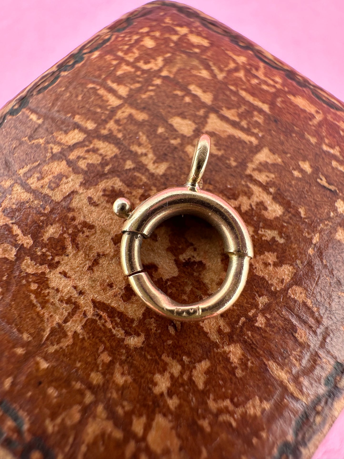 Antique 9ct gold bolt clasp