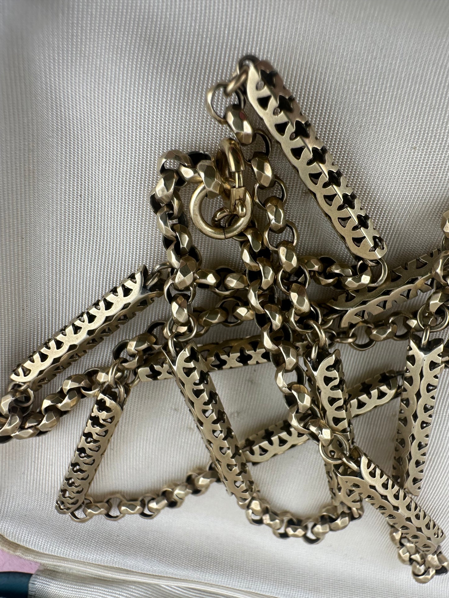 Antique 9ct Gold Fancy Bar and faceted belcher chain with screw top dog clip