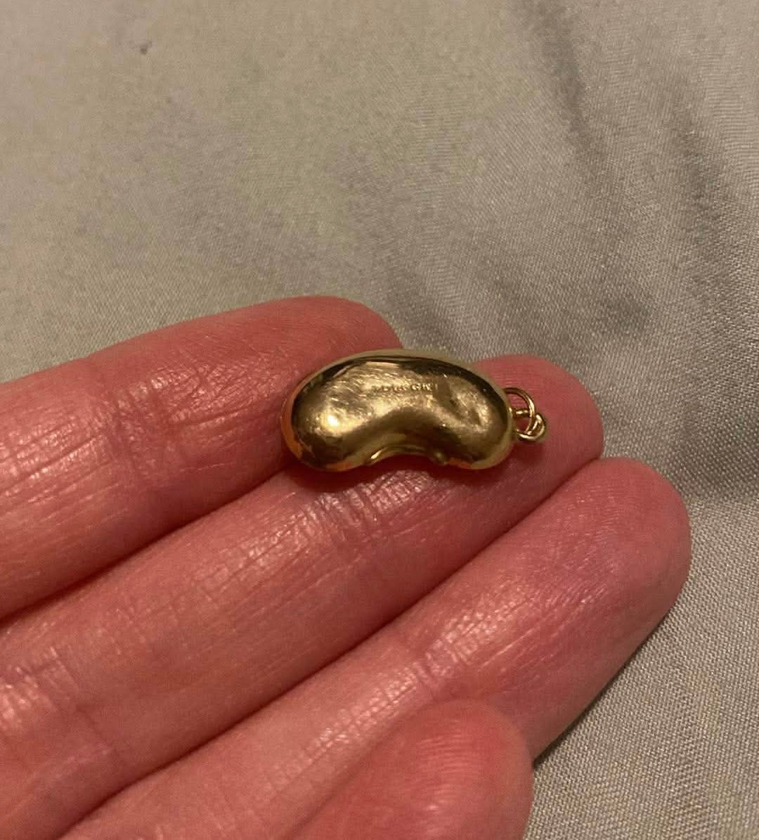 Vintage 9ct gold Lucky Bean charm