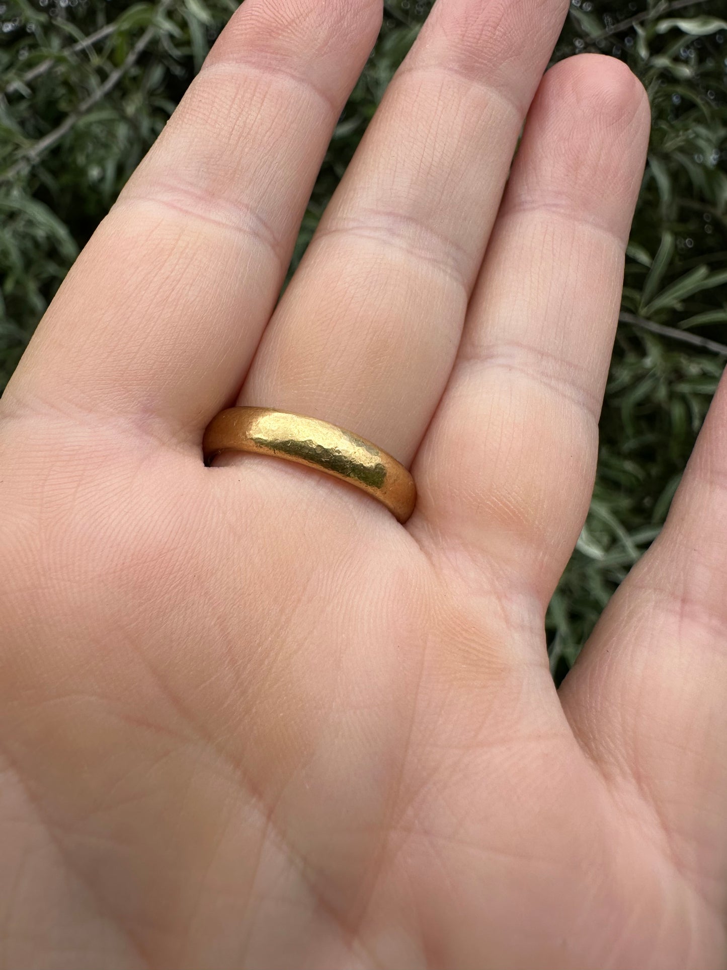 Antique 22ct Gold Hammered texture band