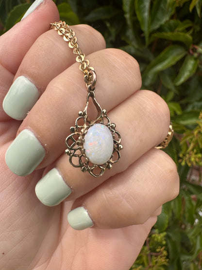 Vintage 9ct Gold Opal pendant