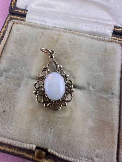Vintage 9ct Gold Opal pendant