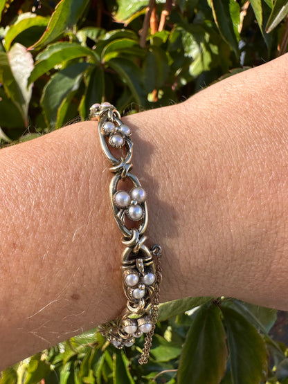 Antique 9ct Gold Pearl Trefoil bracelet with concealed clasp