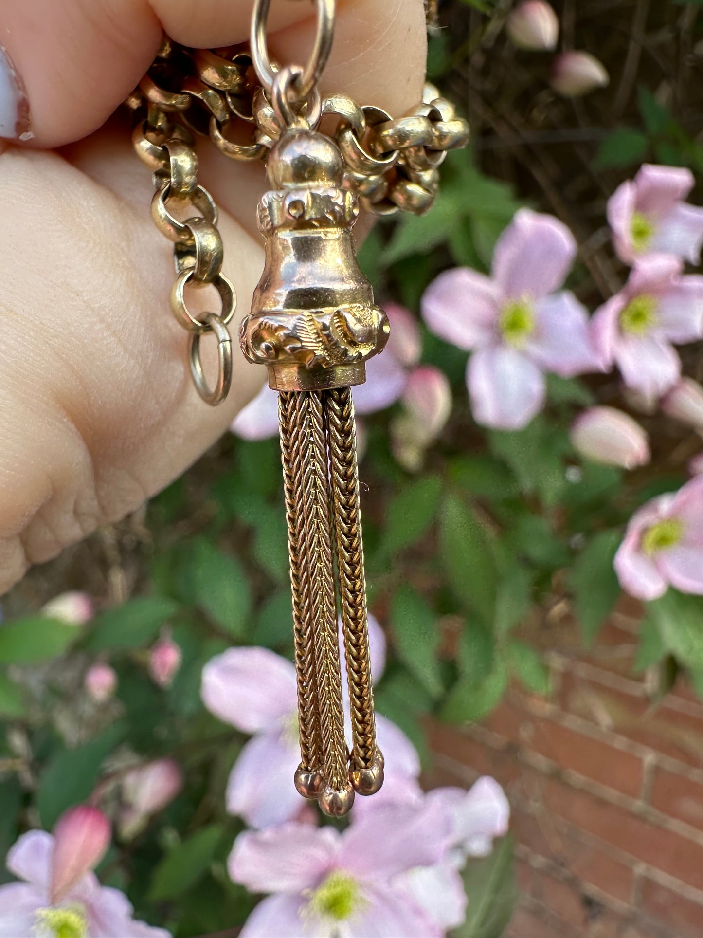 Antique 9ct Gold Tassel pendant