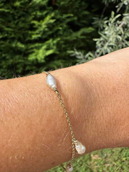 14ct Rice Pearl Bracelet with 9ct bolt clasp