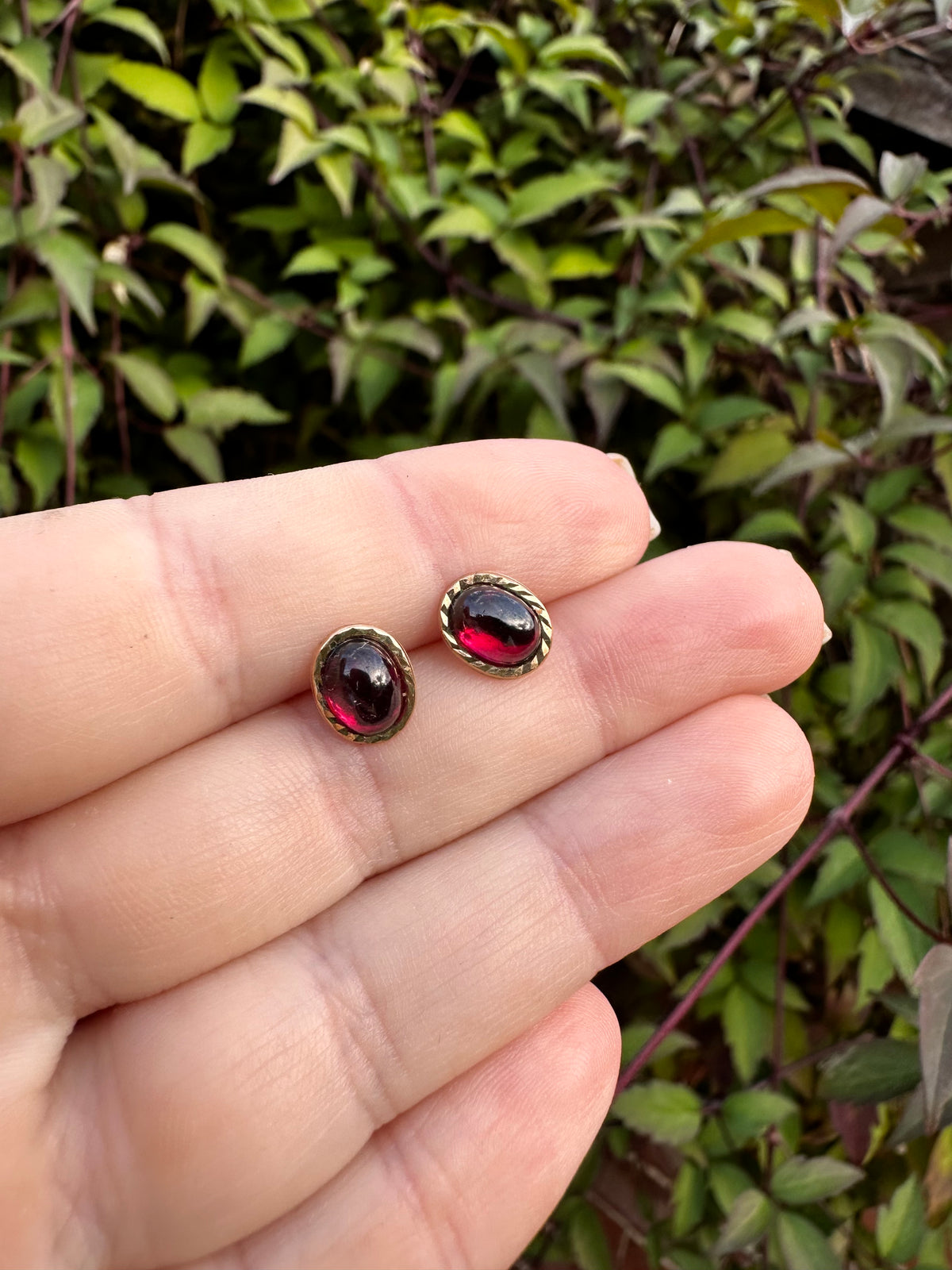 9ct Garnet Stud earrings