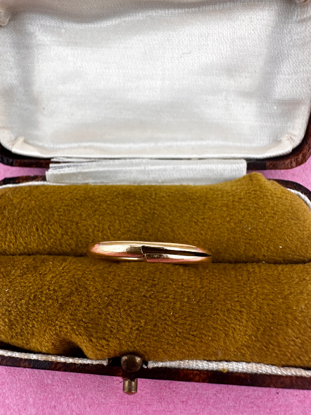 9ct yellow gold chunky plain split ring