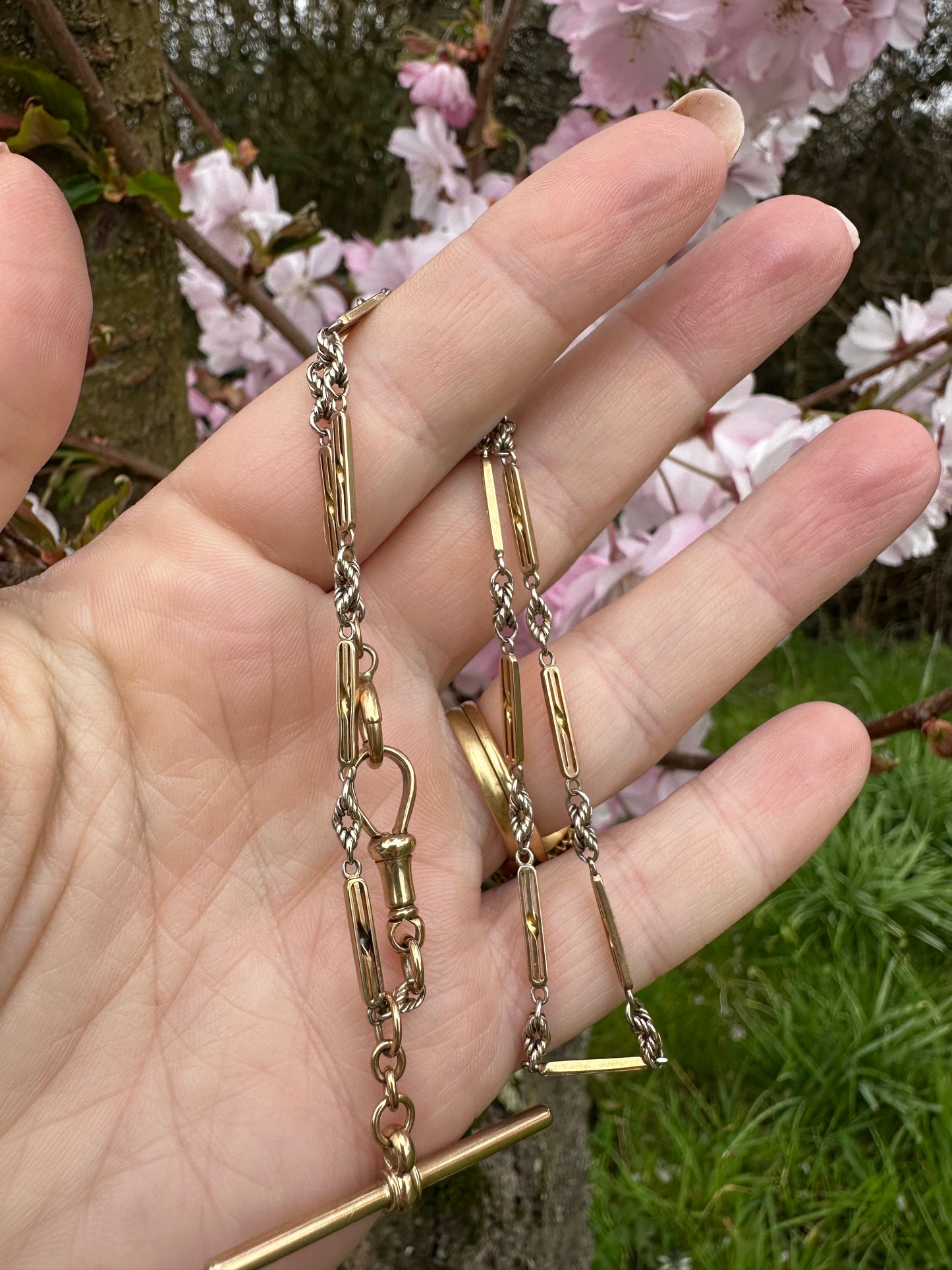 Antique 9ct bi-colour bar and lovers knot Albert chain with floating t-bar, dog clip and bolt clasp