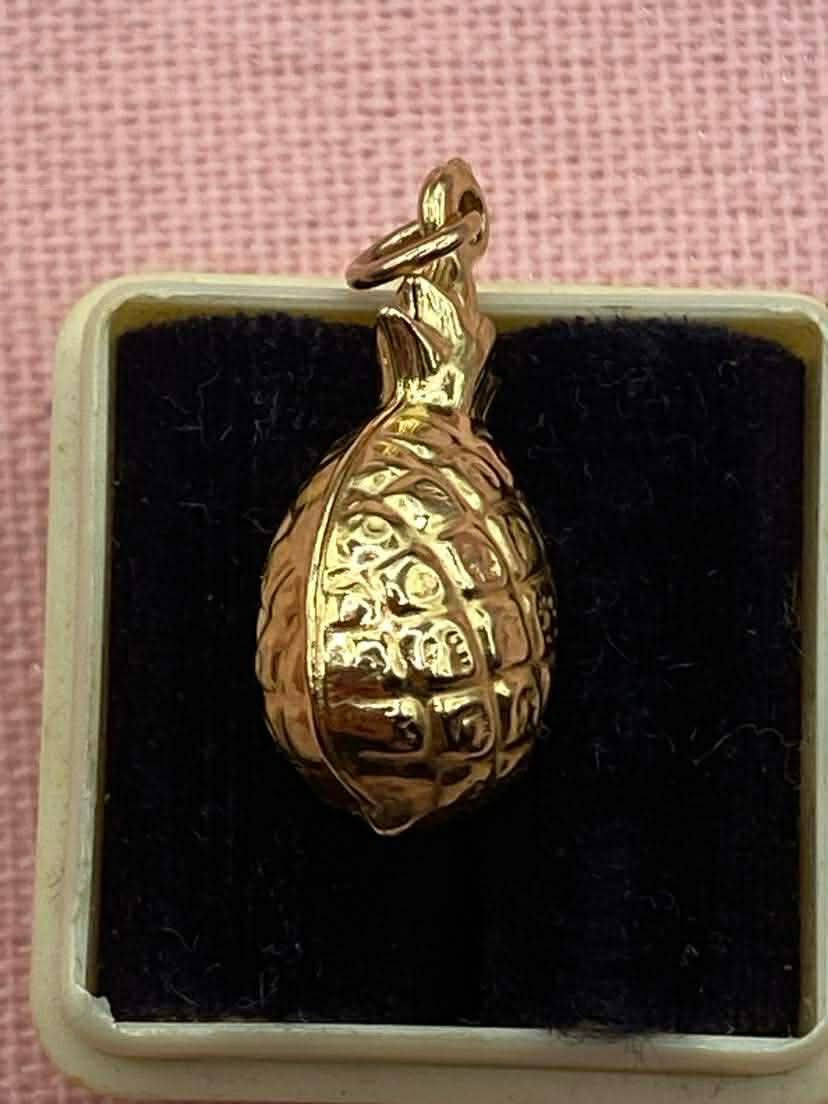 9ct gold Pineapple charm