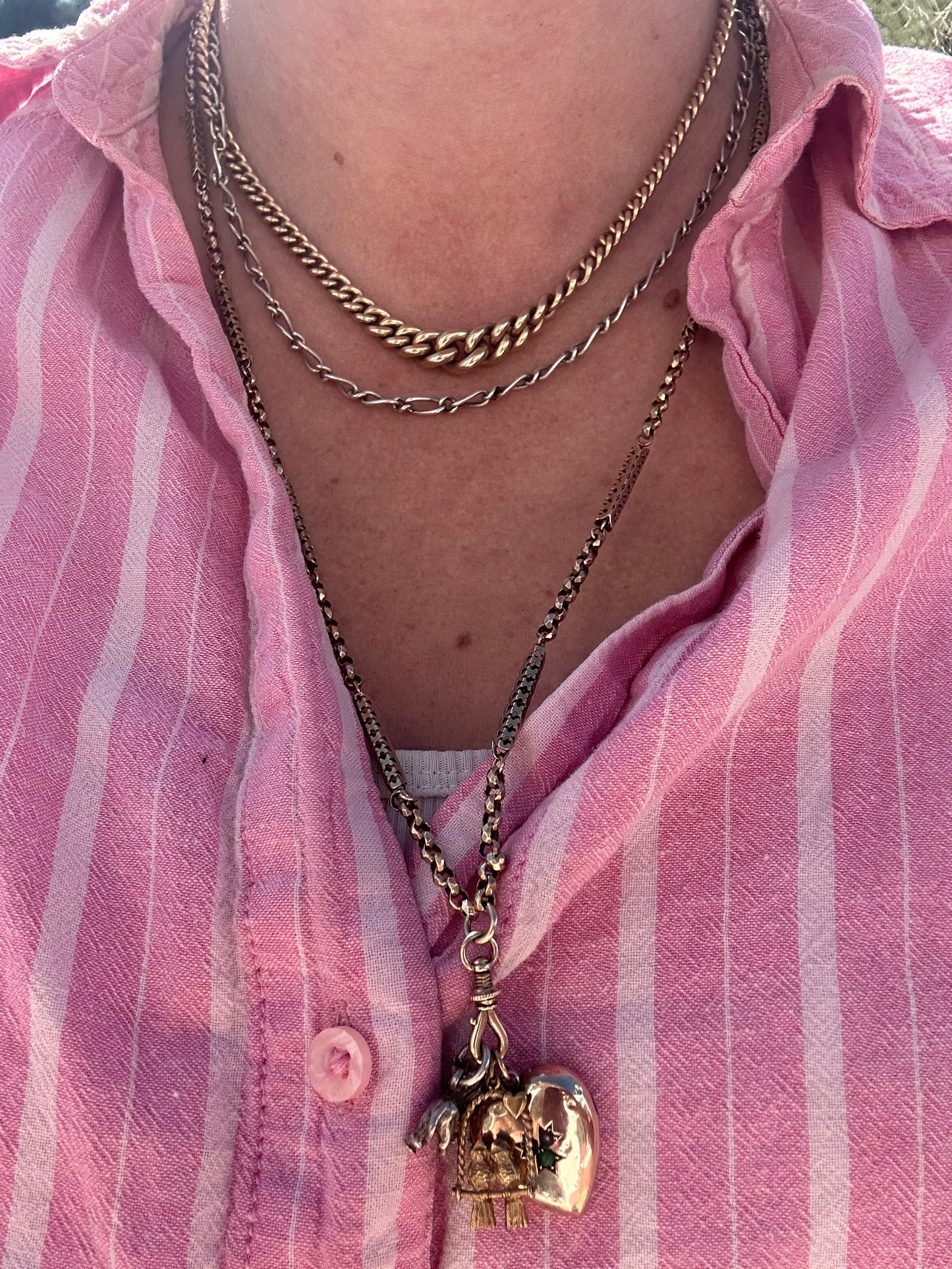 Antique 9ct Gold Fancy Bar and faceted Belcher chain with screw top dogclip