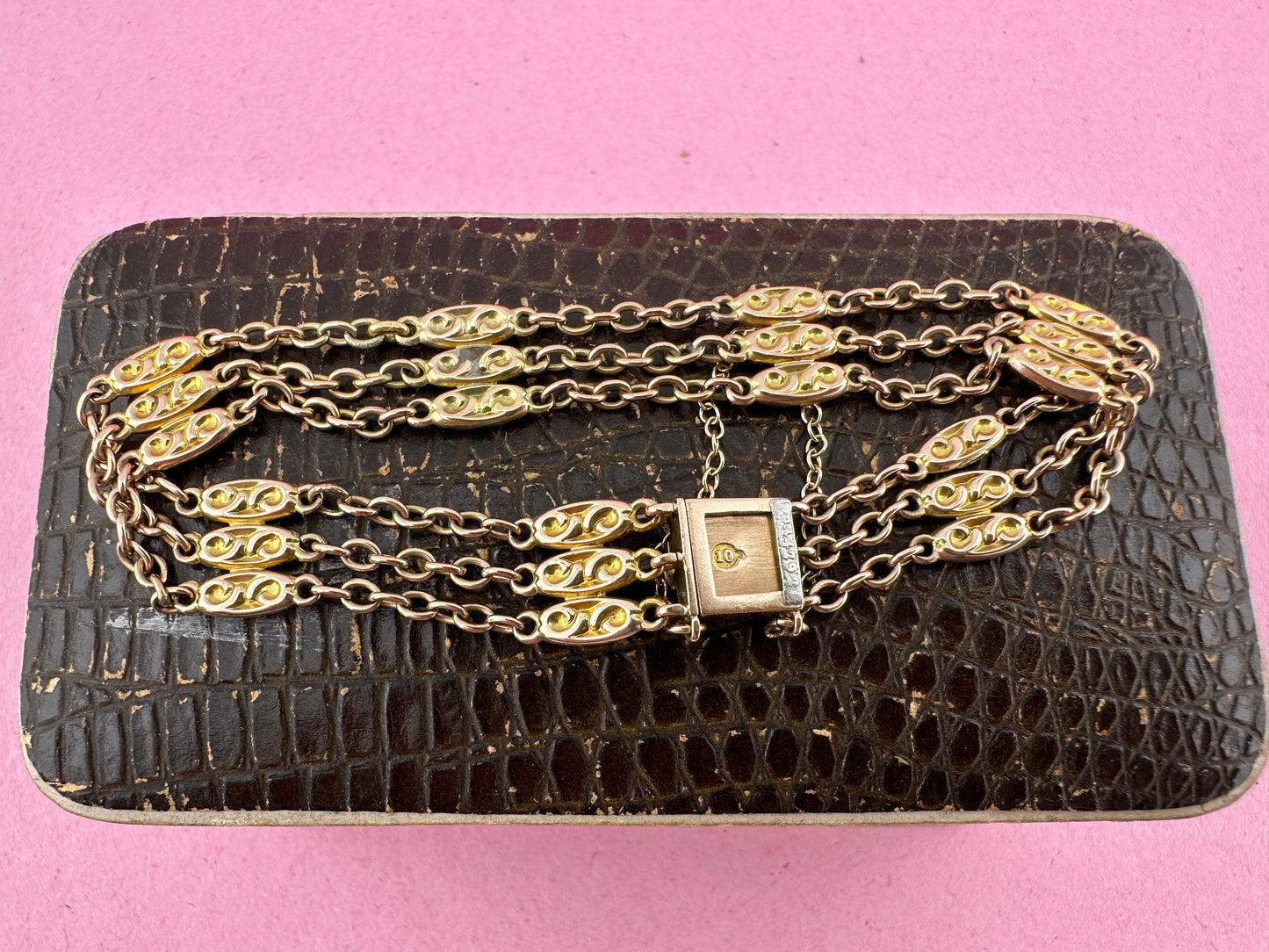 10ct Gold Oval and cable link bracelet