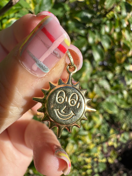Vintage 9ct Gold Happy Sun charm