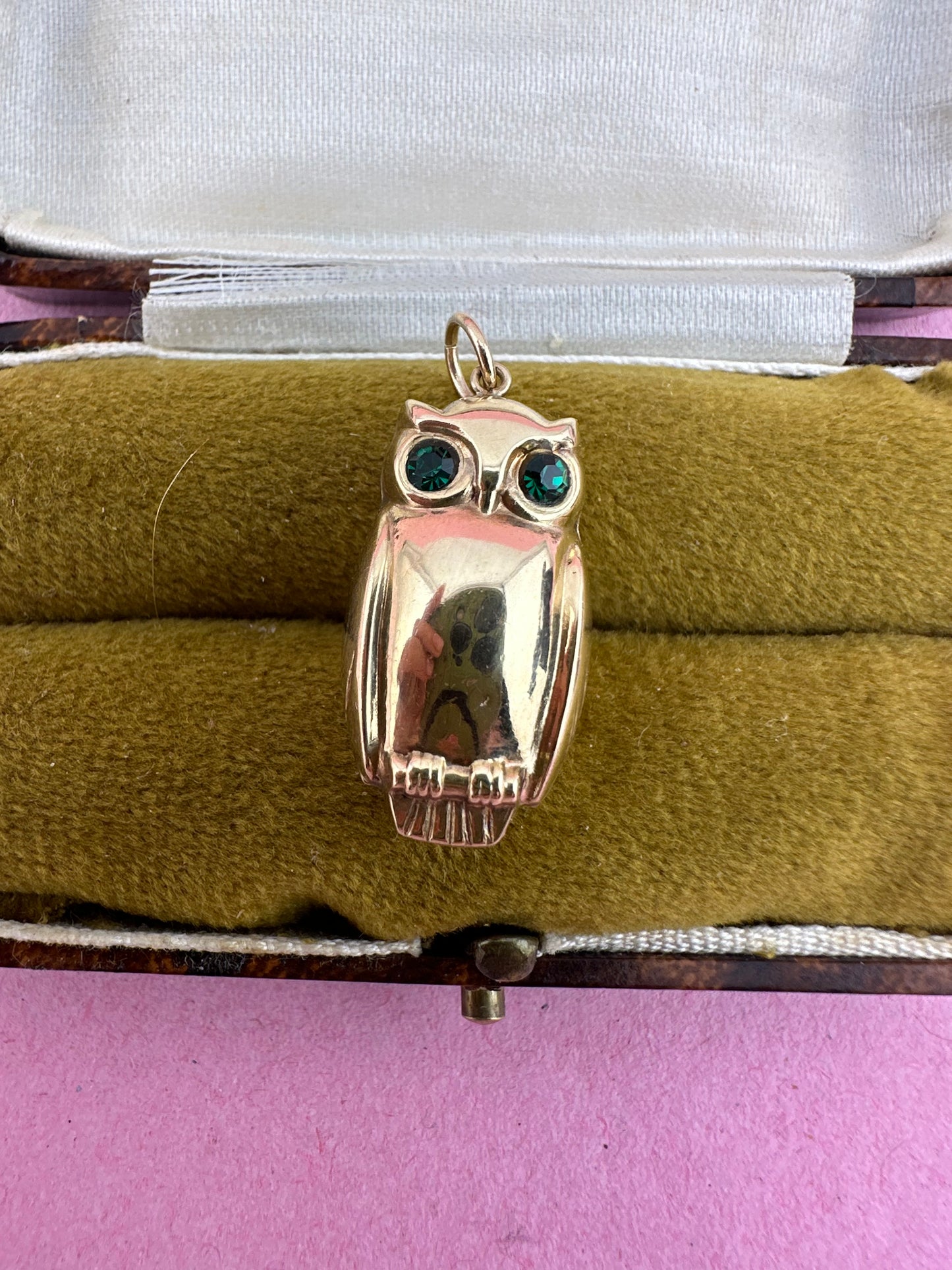 Vintage 9ct Gold Owl charm with green past eyes