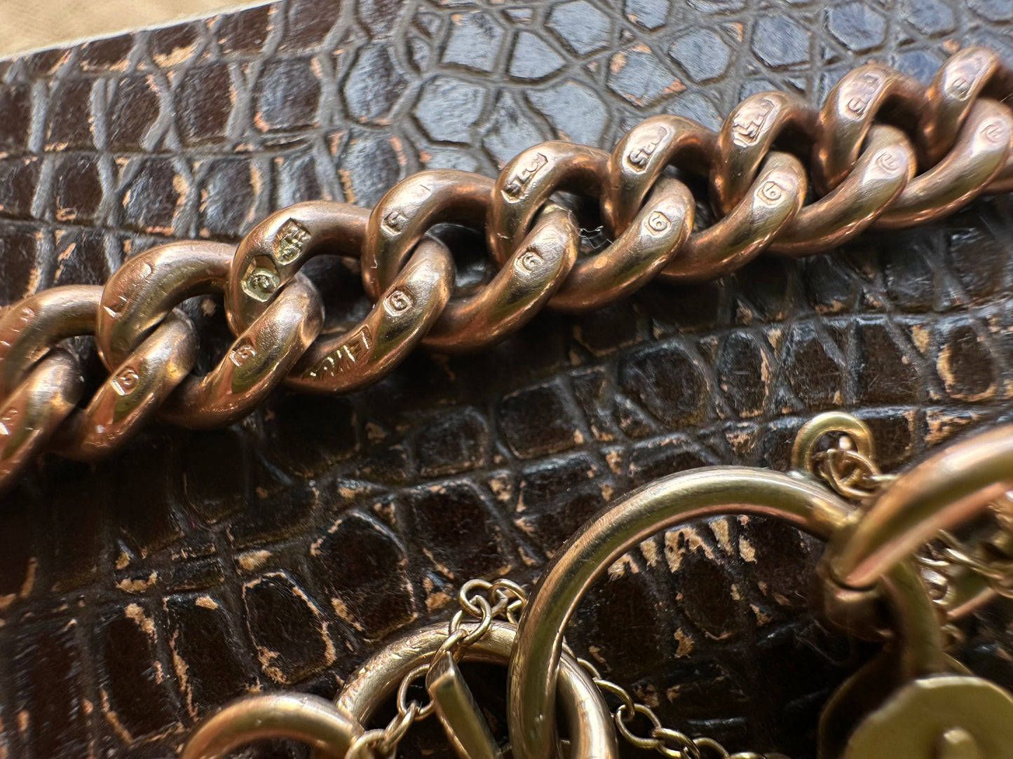 Antique 9ct Gold Graduated Curb bracelet with large heart padlock