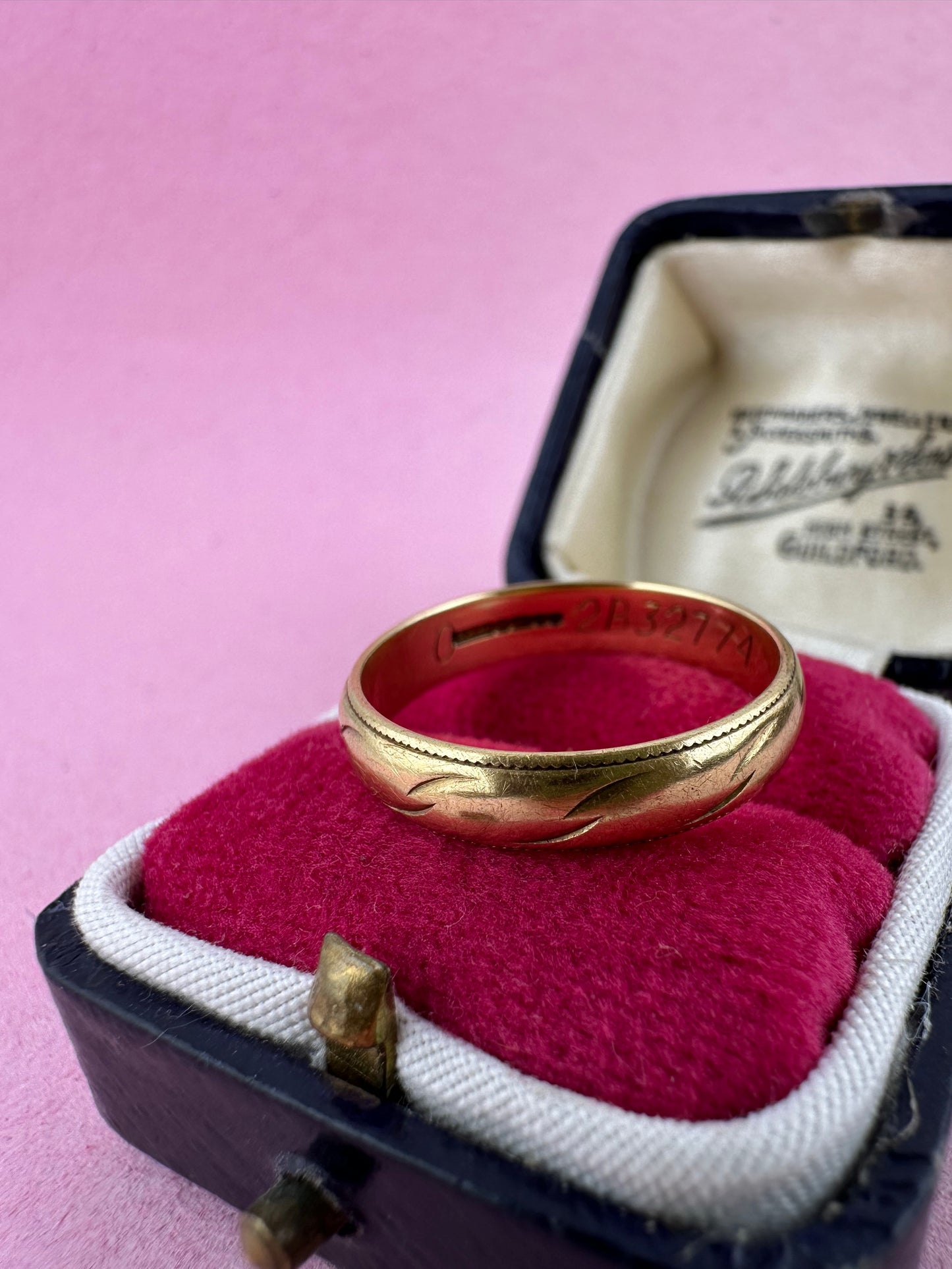 Vintage 18ct Gold patterned band