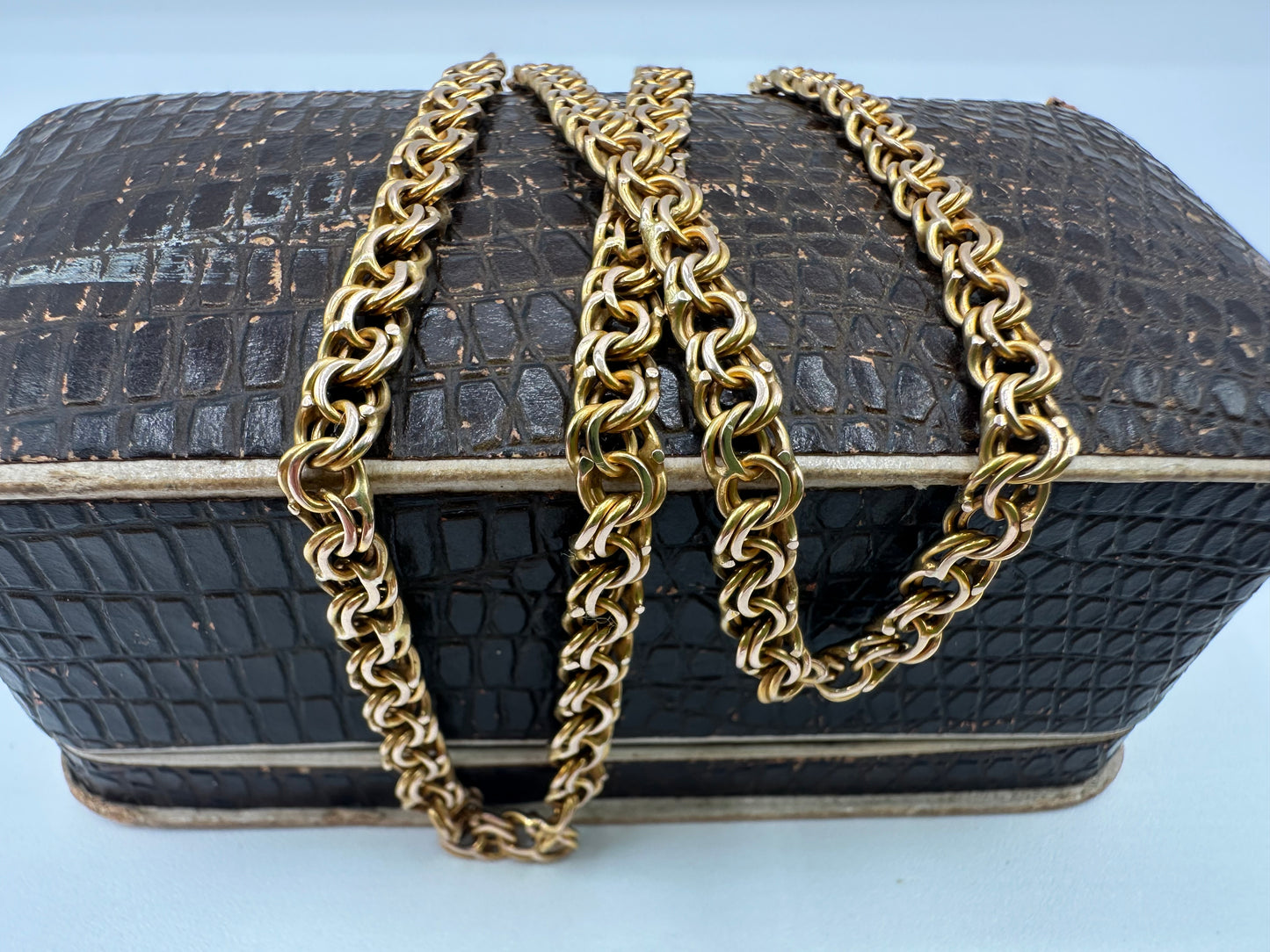 Vintage 9ct yellow Gold figure of 8 chain