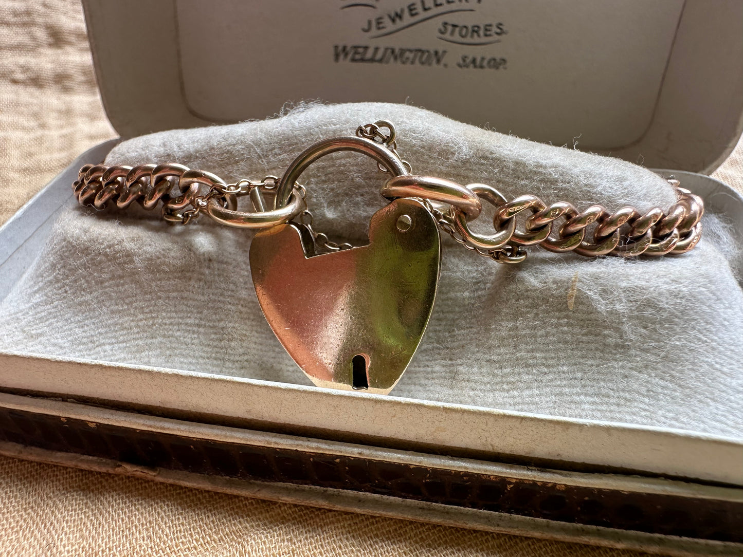 Antique 9ct Gold Graduated Curb bracelet with large heart padlock