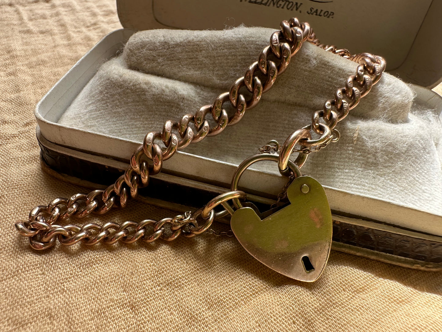 Antique 9ct Gold Graduated Curb bracelet with large heart padlock