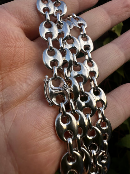 Sterling Silver Mariner chain with concealed clasp.