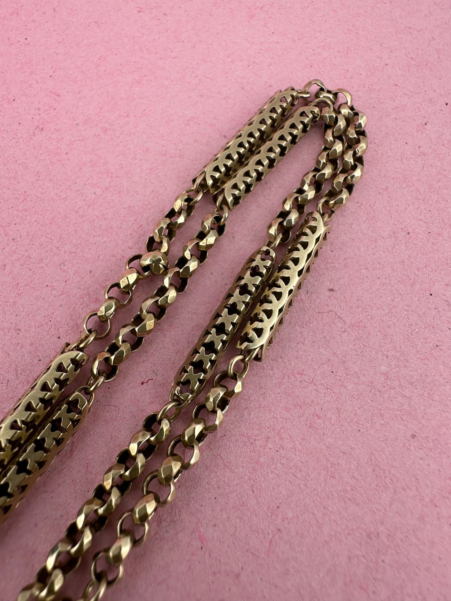 Antique 9ct Gold Fancy Bar and faceted Belcher chain with screw top dogclip