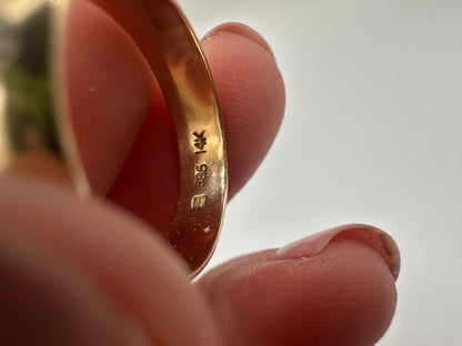 Vintage 14ct gold band with Flush set Diamond