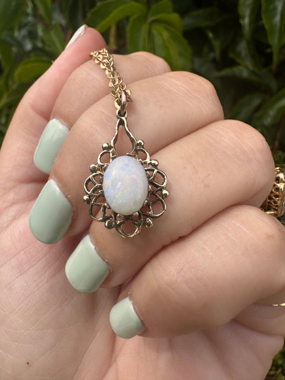 Vintage 9ct Gold Opal pendant