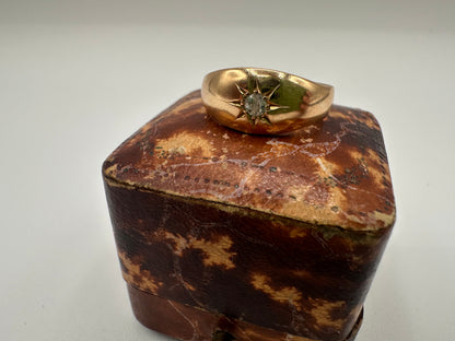 Antique 18ct Gold Star set Diamond Gypsy ring